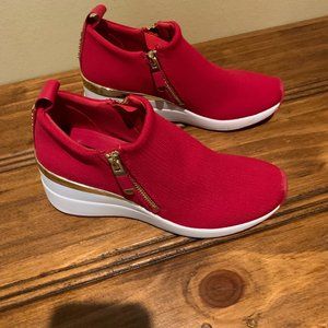 DKNY Size 6 US.  Athleisure shoes